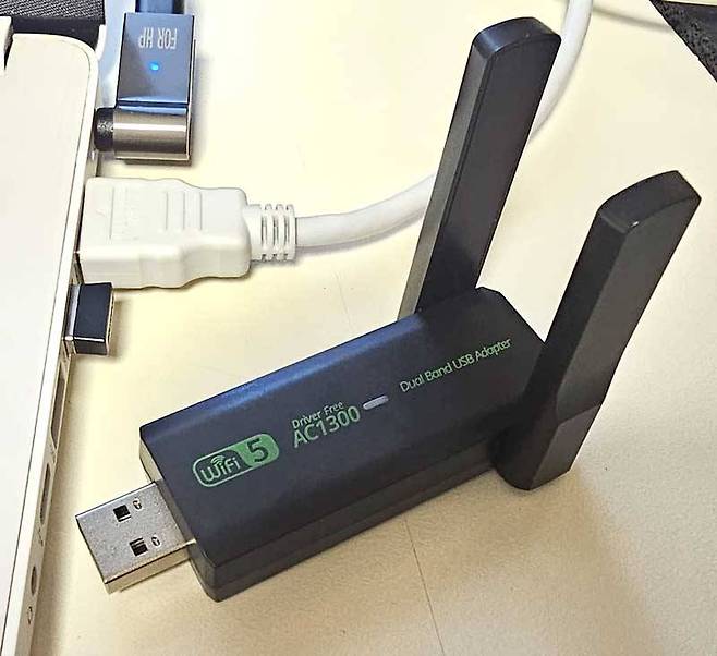 DERAPID 1300Mbps WiFi USB 어댑터 / 출처=IT동아
