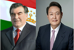 Tajikistan's President Emomali Rahmon(left) and South Korean President Yoon Seok-yeol. (Embassy of Tajikistan in Seoul)