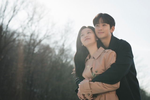 드라마 ‘눈물의 여왕’ 주인공인 김수현과 김지원은 ‘백홍커플’로 불리며 시청률 1등 공신 역할을 톡톡히 했다. 두 사람이 함께 화면에 나오는 것만으로도 시청자를 끌어모으는 힘이 있었기 때문이다. tvN 제공