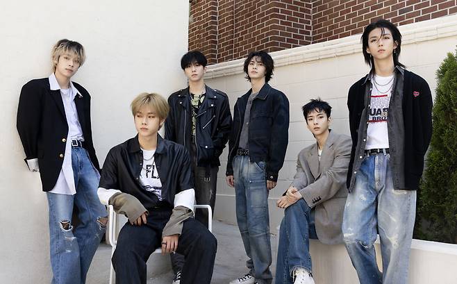 사진=왼쪽부터 가온, 정수, 건일, 주연, 오드, 준한/JYP엔터테인먼트 제공