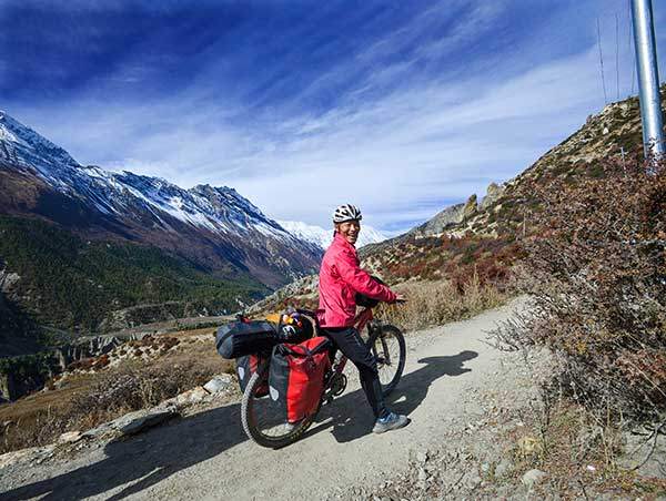 토롱라를 향한 전초기지인 토롱 베이스캠프 오르는 길. 세계 각국에서 온 많은 트레커와 현지 가이드, 포터들을 자주 만났다.
