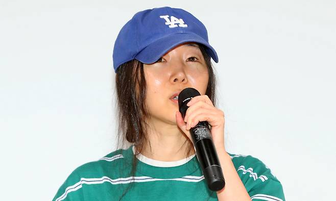 민희진 어도어 대표가 지난 25일 서울 강남구 한국컨퍼런스센터에서 열린 긴급 기자회견에서 입장을 말하고 있다. 뉴시스