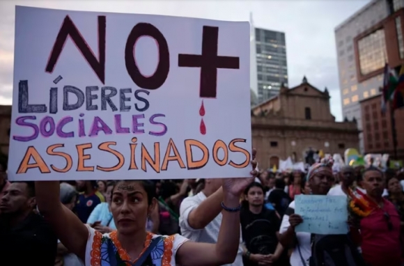 사진=콜롬비아 시민단체들이 사회지도자 살인을 규탄하는 시위를 하고 있다
