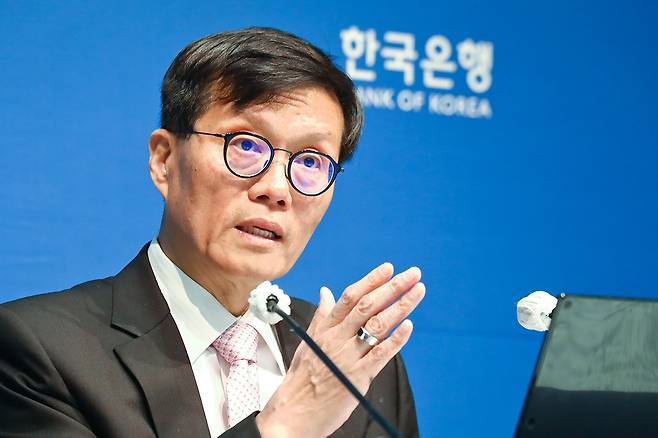이창용 한국은행 총재가 4월12일 통화정책 방향에 대한 기자간담회를 하고 있다. ⓒ사진공동취재단