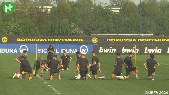 Borussia Dortmund players train ahead of the first leg of the Champions League semifinal against Paris Saint-Germain on Wednesday. [ONE FOOTBALL]