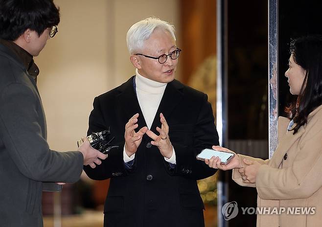 취재진 질문에 답하는 경계현 삼성전자 사장 [연합뉴스 자료사진]