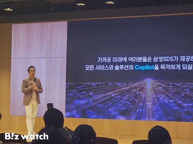 황성우 삼성SDS 대표이사가 2일 서울 송파구 잠실캐퍼스에서 '생성형 Gen AI' 미디어데이'에서 생성형 AI 서비스 사업 전략을 발표하고 있다. /사진=비즈워치