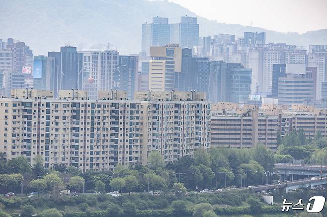 서울 강남구 압주정동 아파트 단지의 모습. 2024.4.26/뉴스1 ⓒ News1 이재명 기자