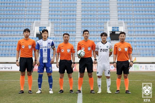 강릉시민축구단의박선주(오른쪽에서 2번째)(대한축구협회 제공)