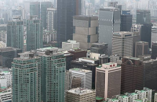 서울 여의도 63빌딩에서 바라본 여의도 전경. 주요 증권사 빌딩이 보인다. / 뉴스1