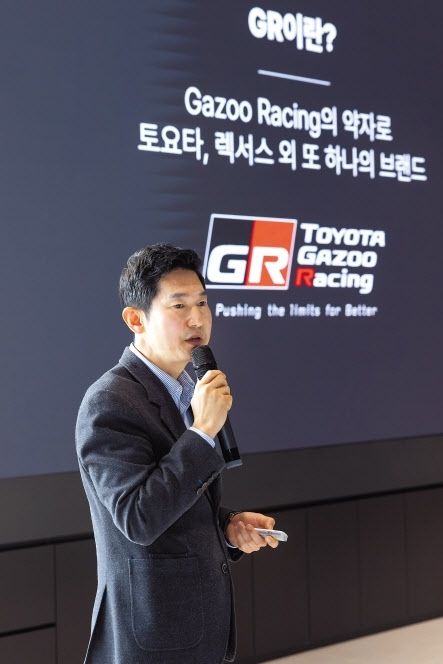 이병진 한국토요타 부사장이 토요타 미래 전략을 소개하고 있다.