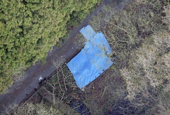 일본 경찰이 지난달 중순 도치기현에서 발생한 불에 탄 부부 시신 사건과 관련, 20대 한국인을 용의자로 검거했다. 사진은 지난달 16일 도치기현에서 발견된 불에 탄 50대 일본인 부부 사건 관련 현장. [사진=아사히 신문 캡처]