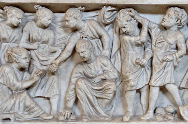 3세기 석관에 조각된 로마 어린이들이 장난감을 갖고 노는 모습.  브니엘 제공