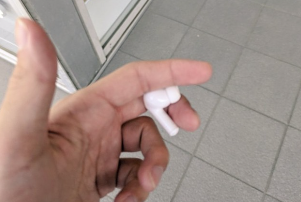 A씨가 삼각형의 외심 공식으로 찾은 이어폰. 일본 라이브도어 뉴스