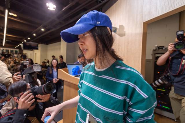 민희진 어도어 대표가 25일 오후 서울 서초구 한국컨퍼런스센터 열린 입장 발표 기자회견에 참석하고 있다. 연합뉴스