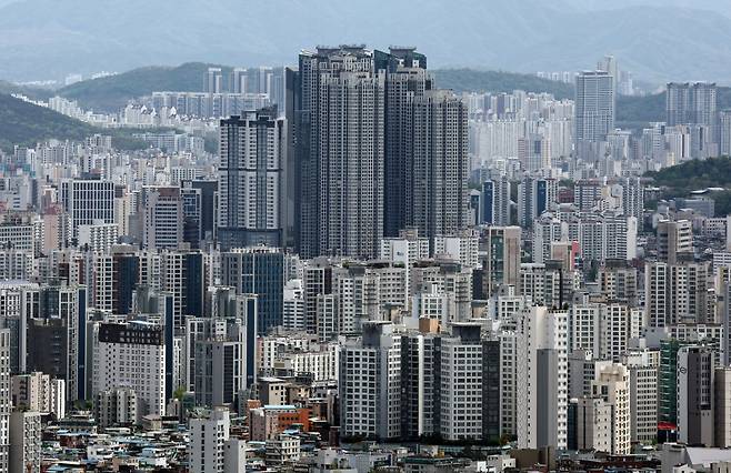 2일 한국부동산원이 발표한 '매입자 연령대별 아파트 매매거래 통계'에 따르면, 올해 1분기 전국 아파트 매입자 중 30대 비중은 26.1%로 지난해 4분기 25.0%보다 증가했다. ⓒ 연합뉴스