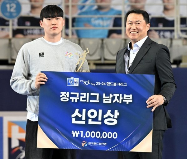 이혁규(왼쪽). 사진제공｜한국핸드볼연맹