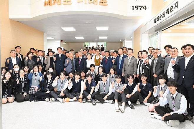 영광 해룡고등학교가 최근 교내 면학관에서 개교 50주년 기념식을 개최한 모습. 사진제공 | 해룡고