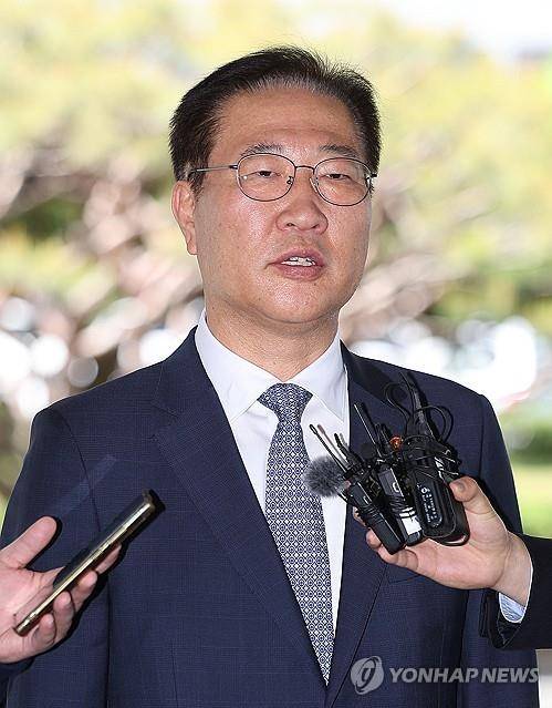 질문에 답변하는 박성재 장관 (대구=연합뉴스) 윤관식 기자 = 박성재 법무부 장관이 2일 오전 대구고·지검을 격려 방문한 자리에서 기자들의 질문에 답변하고 있다. 2024.5.2 psik@yna.co.kr