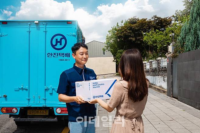 한진은 증가하는 국내 택배 물량을 대비해 올 초 하루 120만 박스 처리가 가능한 대전메가허브터미널을 건립 및 가동하고 허브앤스포크 배송체계 강화했다. (사진=한진)