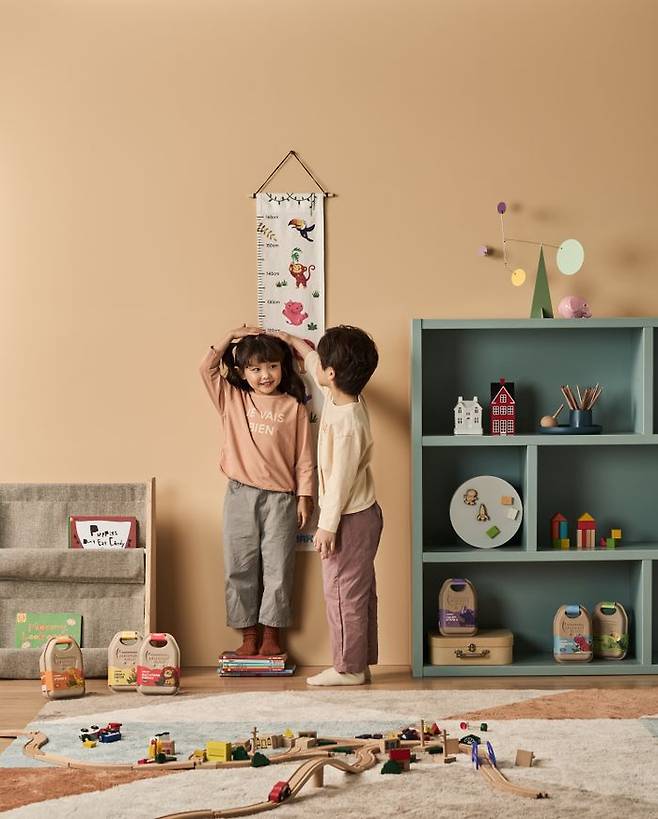 미니막스 굿즈 '키 재기 자' 연출컷 ⓒ동아제약