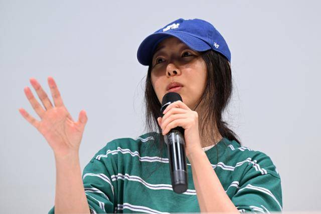 그룹 뉴진스 소속사 어도어의 민희진 대표가 지난달 25일 서울 서초구 한국컨퍼런스센터에서 긴급 기자회견을 열고 공식 입장을 발표하고 있다. 박시몬 기자