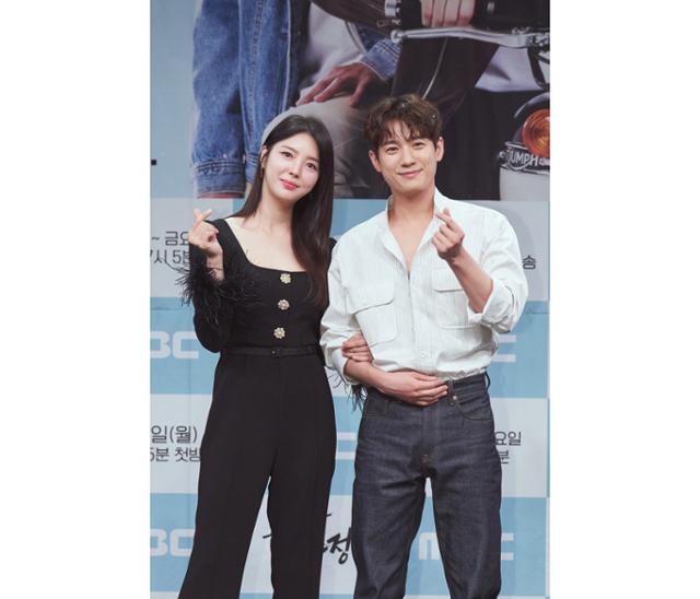 서준영(오른쪽)과 엄현경이 '용감무쌍 용수정'의 제작발표회에 참석했다. MBC 제공