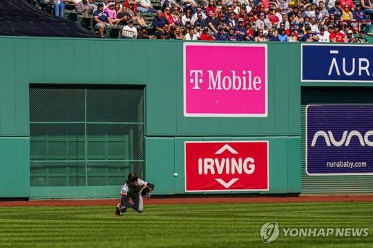 멋진 다이빙 캐치를 하고 있는 이정후 [USA투데이=연합뉴스]