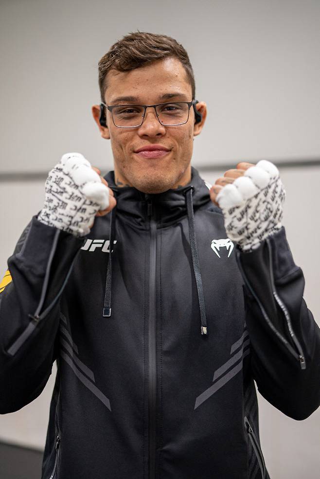 UFC 미들급 랭킹 14위에 올라있는 브라질 파이터 카이우 보할류. 사진=UFC