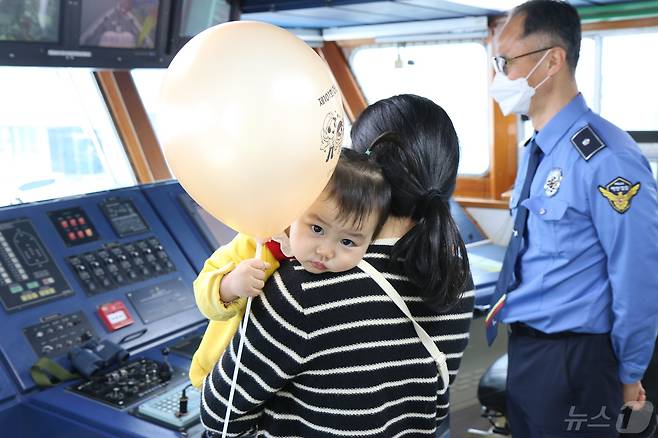지난해 속초해경 어린이날 기념 행사 자료사진.(속초해경 제공) 2024.5.3/뉴스1