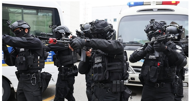 지난달 23일 오후 경기도 평택시 한 국가기반시설에서 육군 제51사단 장병들이 폭파 테러를 대비한 지상협동훈련을 하고 있다. 평택=연합뉴스