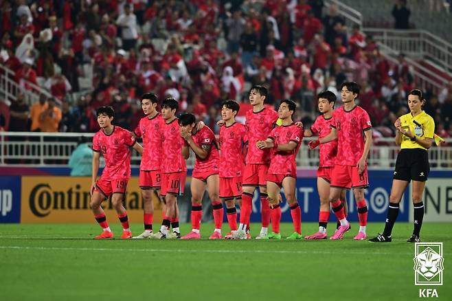 일본 23세 이하(U-23) 축구대표팀이 4일 카타르 도하 자심 빈 하마드 경기장에서 열린 2024 아시아축구연맹(AFC) U-23 아시안컵 결승에서 우즈베키스탄을 1-0으로 누르고 2016년에 이어 이 대회 통산 두 번째 우승을 차지했다. 일본과 우즈베키스탄, 이라크가 아시아를 대표해 오는 7월 파리 올림픽 남자축구 본선에 참가하며, 신태용 감독이 이끄는 인도네시아는 9일 아프리카 기니와의 플레이오프에서 이기면 올림픽 출전이 확정된다. 한국은 이 대회 8강에서 탈락했다. 대한축구협회