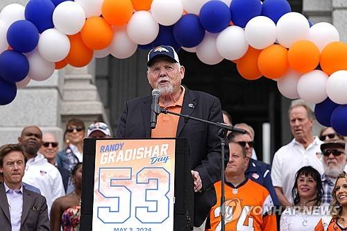 Broncos Gradishar Celebration Football