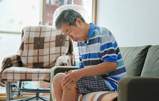 노쇠는 노년기에 건강과 신체 기능이 급격하게 떨어지는 것을 말한다｜출처: 클립아트코리아