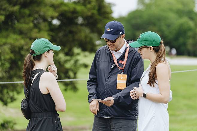 PGA 투어 더 CJ컵 바이런 넬슨 3라운드가 진행된 4일은 '그린 아웃 데이'로 지정돼 선수, 대회 관계자, 갤러리들이 초록색 옷과 장신구를 착용하고 자선 활동에 동참한다. 