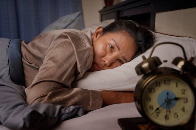 여성이 더 많은 수면 문제를 겪는 데는 여러 가지 이유가 있지만, 최근 연구에서는 생물학적 연관성도 있는 것으로 확인됐다.[사진=게티이미지뱅크]