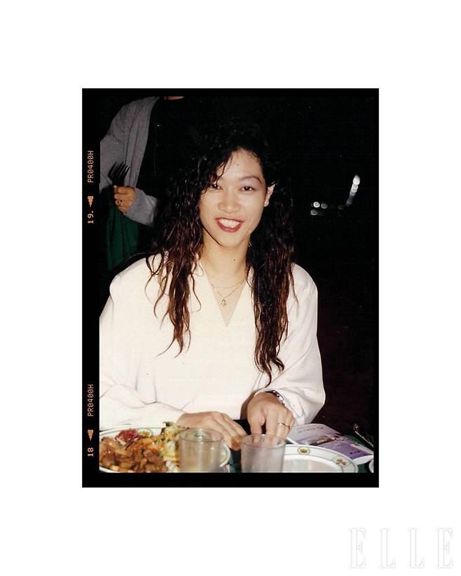 1995년, 해외 호텔에서 선교를 위해 열린 파티장에서.