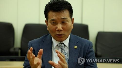 연합뉴스와 인터뷰 중인 서기원 실종아동찾기 협회 대표 [촬영 이건희]