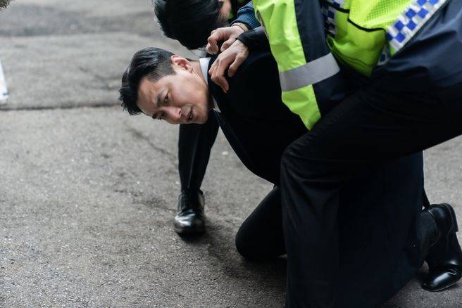 무릎 꿇려도 굴욕 없는 화보, 음성까지 지원되면 금상첨화 ⓒ