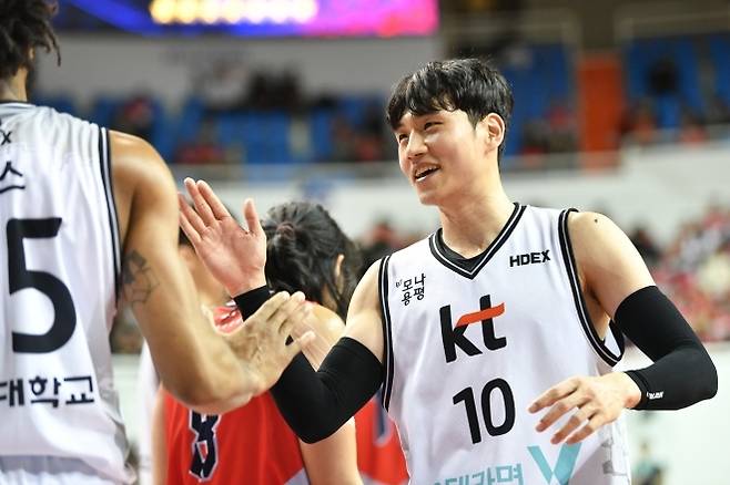 문성곤이 있기에 수원 kt의 2024-25시즌 전망 역시 밝다. 그의 수비 지배력은 여전히 KBL 최고다. 사진=KBL 제공