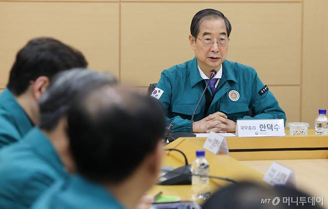 (고양=뉴스1) 허경 기자 = 한덕수 국무총리가 3일 경기 고양시 국립암센터에서 열린 의사 집단행동 대비 현장점검 간담회에서 격려사를 하고 있다. 2024.5.3/뉴스1  Copyright (C) 뉴스1. All rights reserved. 무단 전재 및 재배포,  AI학습 이용 금지. /사진=(고양=뉴스1) 허경 기자