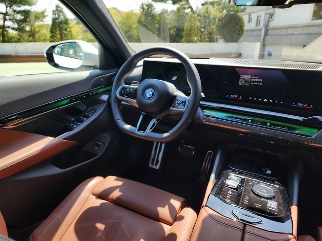 BMW 뉴 i5 eDrive40 운전석 모습. 김성우 기자