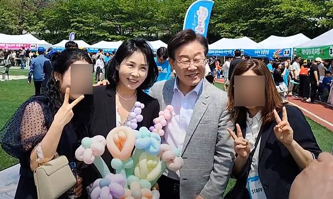 지난 4일 인천 어린이 놀이 축제에 참석한 더불어민주당 이재명 대표와 김혜경씨. 이재명 대표 유튜브 캡처