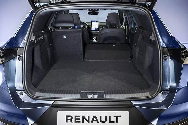 르노 심비오즈 실내 적재공간