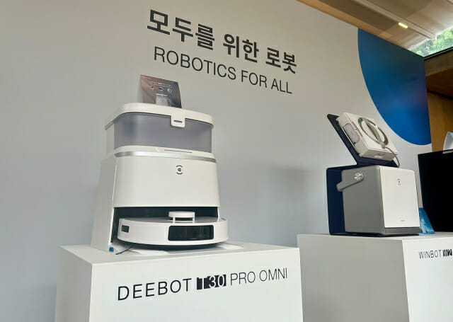 에코백스 로봇청소기 신제품 '디봇 T30 프로 옴니' (사진=지디넷코리아 신영빈 기자)