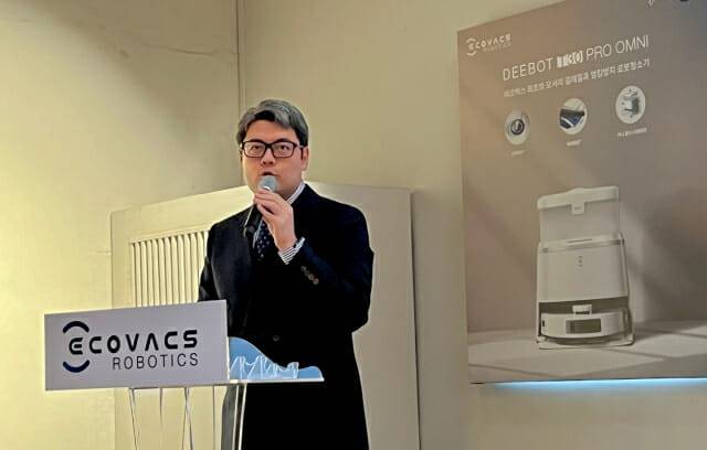 웬추안 리우 에코백스 아시아태평양 총괄 매니저가 에코백스 브랜드와 한국 시장 중요성에 대해 설명하고 있다. (사진=지디넷코리아 신영빈 기자)