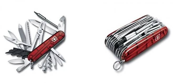 스위스 아미 나이프 가운데 39개 기능이 있는 제품(왼쪽)과 49개 기능이 있는 제품은 각각 25만원, 41만원에 판매된다. [사진출처=빅토리녹스]