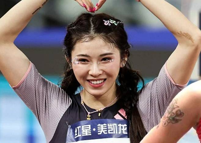 지난달 20일 화려한 화장을 한 채 출전한 우옌니. /SCMP