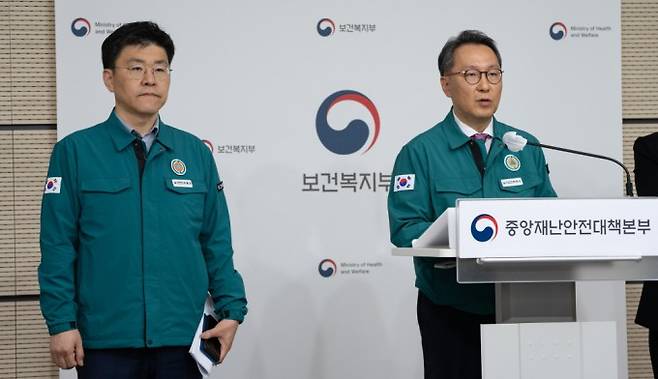 박민수 보건복지부 제2차관이 7일 정부세종청사에서 의사 집단행동 중앙재난안전대책본부 브리핑을 하고 있다. 보건복지부 제공.