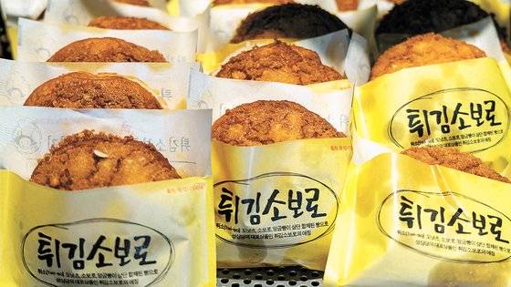 성심당의 시그니처 빵 튀김소보로. 하루 평균 2만2000개 이상 팔리는 베스트셀러 빵이다. 권혁재 사진전문기자